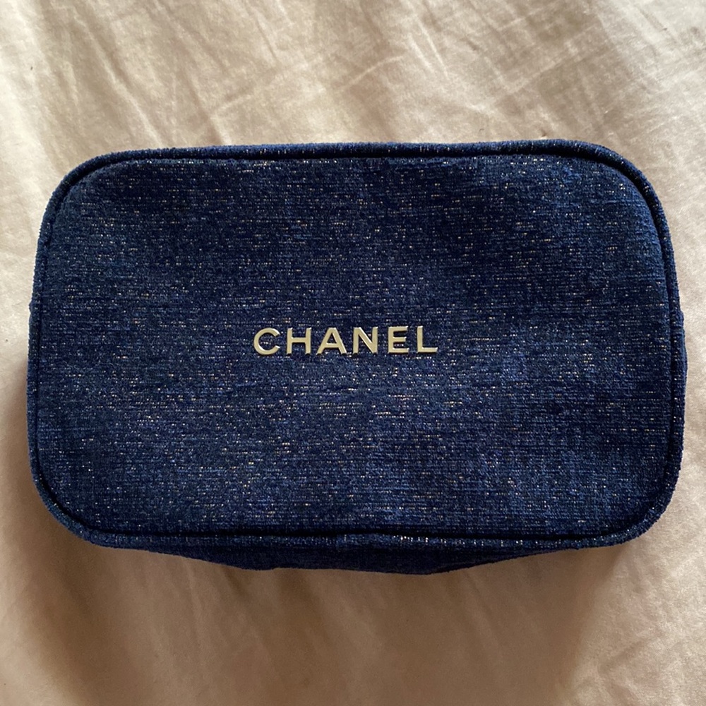 Chanel Cosmetic Bag Limited Edition - Picture 2 of 6
